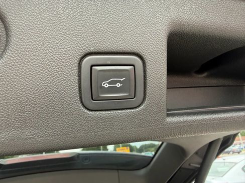 Used 2020 Chevrolet Equinox LT FWD image 34