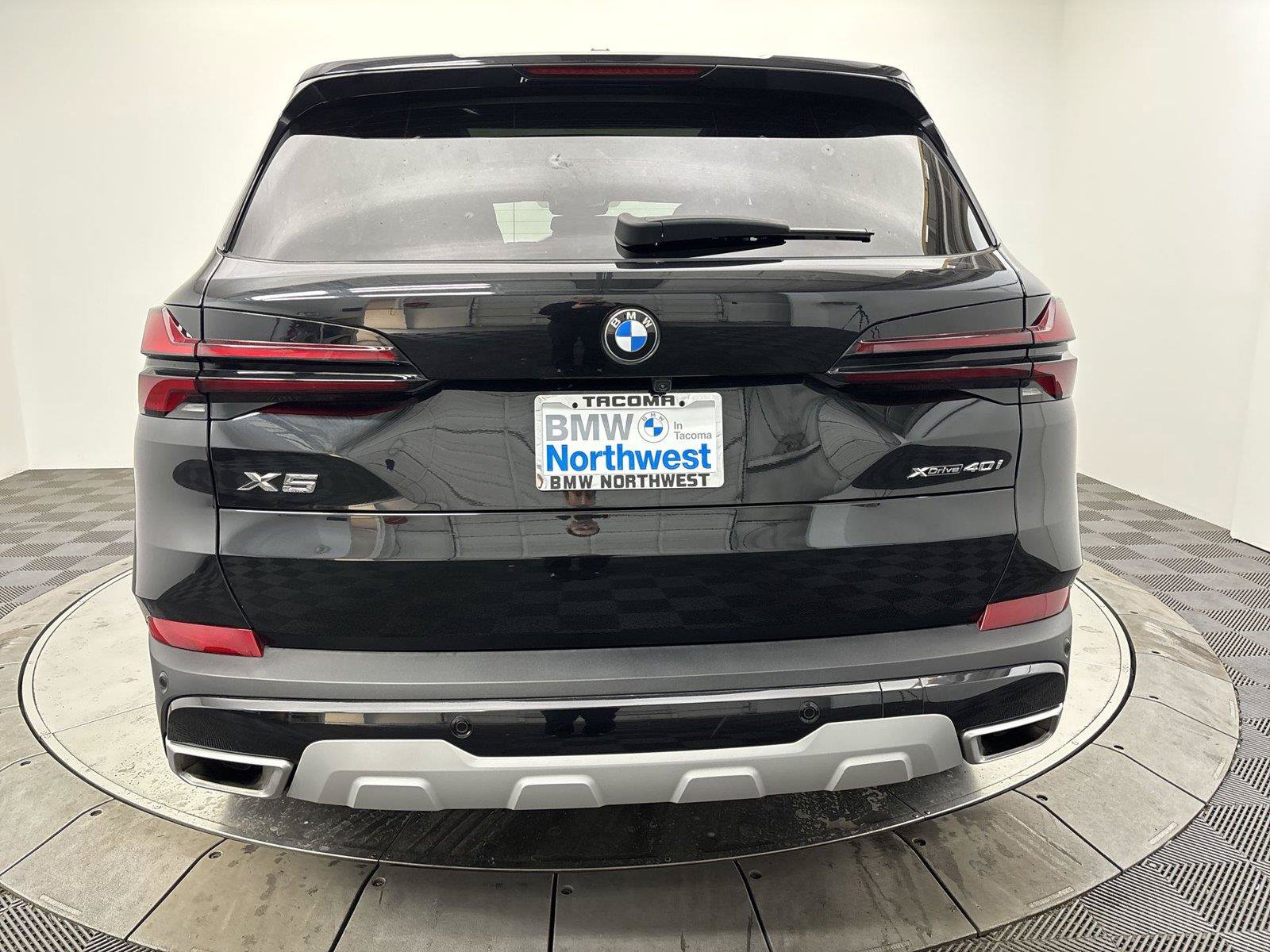 Used 2024 BMW X5 xDrive40i w/ Parking Assistance Package AWD/4WD image 15