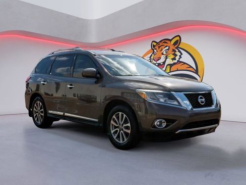 Used 2015 Nissan Pathfinder SL w/ SL Premium Package image 3