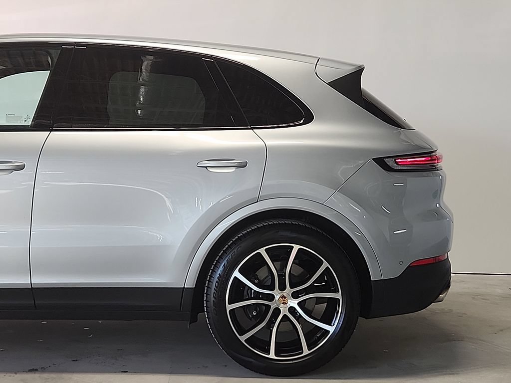 Certified 2025 Porsche Cayenne AWD/4WD image 7