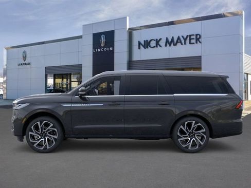 New 2026 Lincoln Navigator L Reserve AWD/4WD image 3