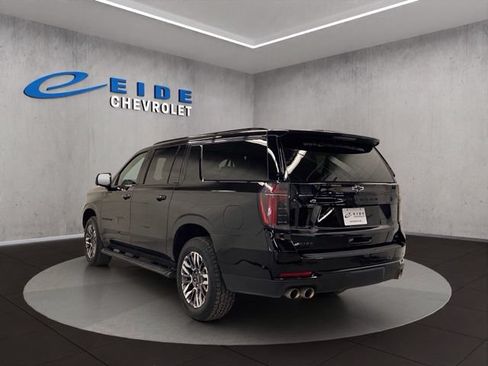 Used 2026 Chevrolet Suburban Z71 AWD/4WD image 12