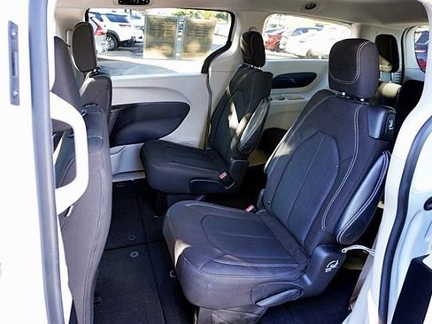 Certified 2022 Chrysler Voyager LX image 15