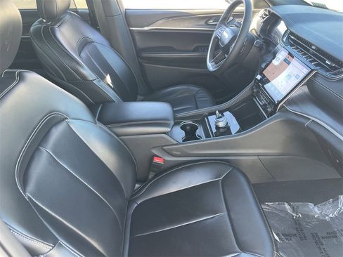 Used 2024 Jeep Grand Cherokee L Limited w/ Luxury Tech Group II image 9