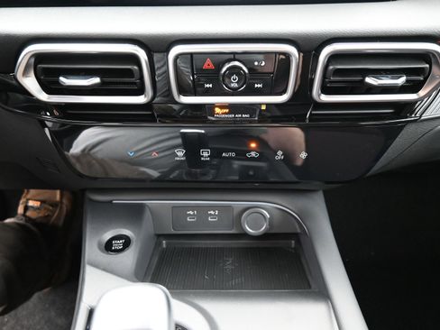 New 2026 Nissan Sentra SR FWD image 17