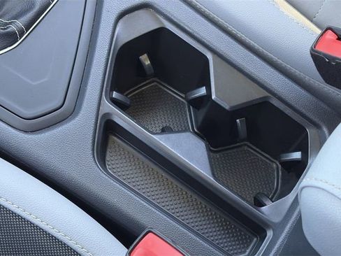 Used 2022 Volkswagen Taos SE w/ Panoramic Sunroof Package image 31