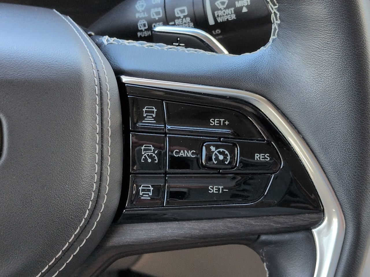 Used 2022 Jeep Grand Cherokee L Overland w/ Luxury Tech Group IV AWD/4WD image 28