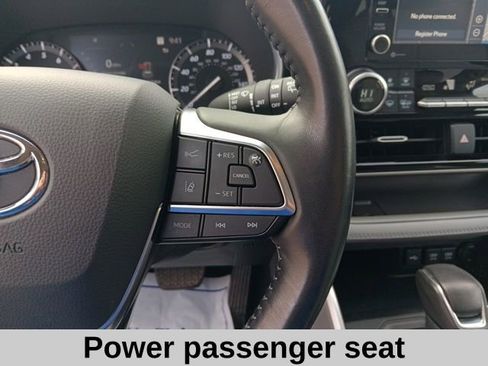 Used 2021 Toyota Highlander XLE image 12