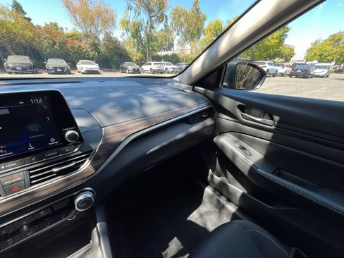 Used 2026 Nissan Altima 2.5 SV FWD image 35