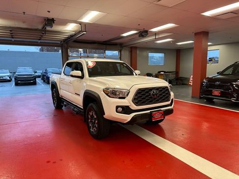Certified 2023 Toyota Tacoma TRD Off-Road image 2
