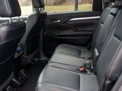 Used 2019 Toyota Highlander XLE image 13