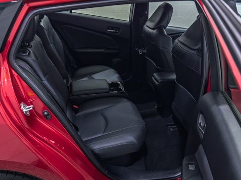 Used 2019 Toyota Prius Prime Advanced image 18