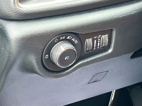 New 2026 Chrysler Pacifica Pinnacle image 10