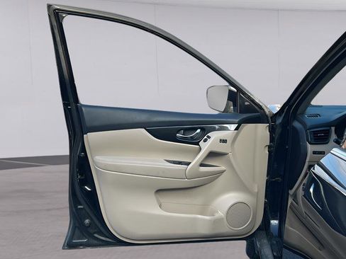 Used 2017 Nissan Rogue SL w/ SL Premium Package image 26