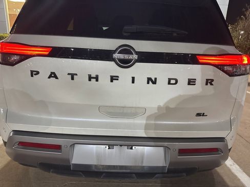 Certified 2023 Nissan Pathfinder SL w/ Black Appearance Package image 6