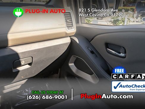 Used 2023 Nissan Frontier SV w/ SV Convenience Package image 16