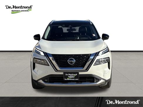 Used 2021 Nissan Rogue Platinum image 2