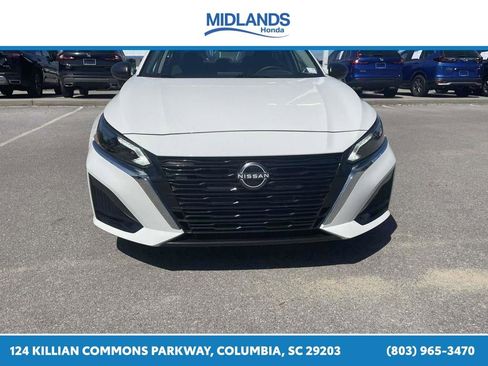 Used 2025 Nissan Altima 2.5 SV FWD image 2