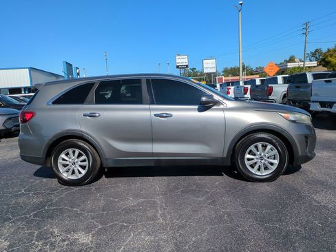 Used 2019 Kia Sorento LX image 3