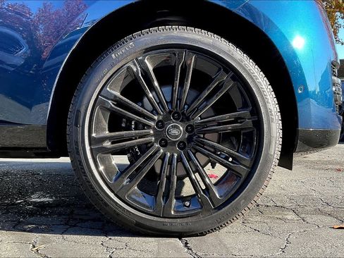 New 2025 Land Rover Range Rover Long Wheelbase SE image 14