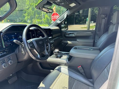 Used 2022 Chevrolet Silverado 1500 ZR2 w/ Technology Package image 19