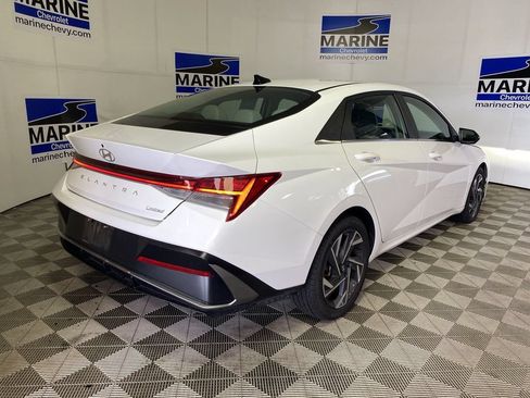Used 2025 Hyundai Elantra Limited FWD image 16