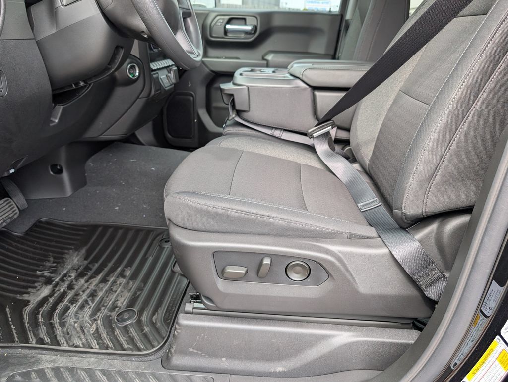 New 2026 Chevrolet Silverado 1500 Custom w/ LPO, Dark Essentials Package RWD image 9