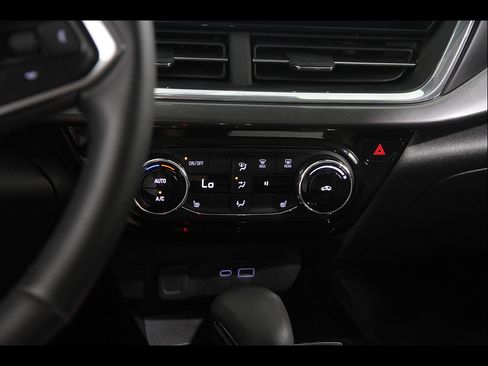 Certified 2024 Chevrolet Trax ACTIV FWD image 14