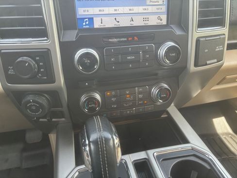 Used 2017 Ford F150 Lariat w/ Equipment Group 502A Luxury AWD/4WD image 27