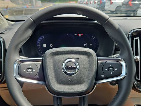 Certified 2024 Volvo XC40 B5 Ultimate w/ Climate Package AWD/4WD image 20