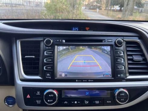 Used 2019 Toyota Highlander Limited Platinum AWD/4WD image 21
