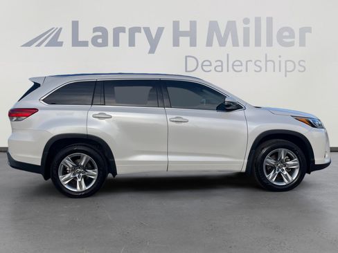 Used 2017 Toyota Highlander Limited w/ Carpet Mat Package image 6