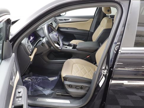 Used 2025 Volkswagen Atlas Cross Sport SE image 6