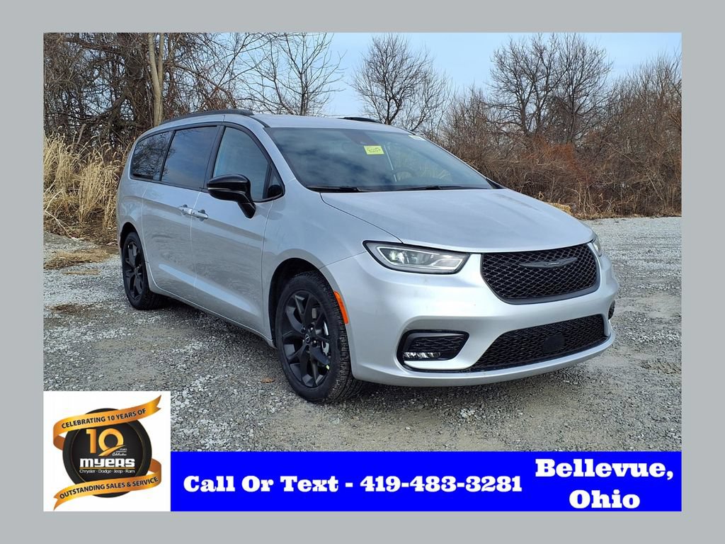 New 2026 Chrysler Pacifica Select w/ S Appearance Package FWD image 1