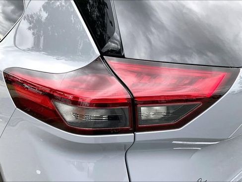 Certified 2025 Nissan Rogue SL w/ Tech Package image 20