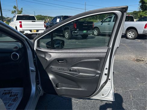 Used 2021 Nissan Versa S FWD image 13
