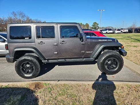 Used 2016 Jeep Wrangler Unlimited Rubicon w/ Connectivity Group image 8
