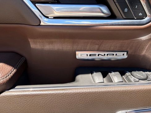 Used 2024 GMC Sierra 1500 Denali w/ Denali Reserve Package AWD/4WD image 10
