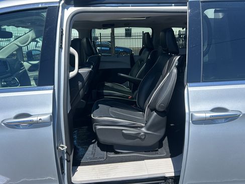 Used 2023 Chrysler Pacifica Limited w/ Uconnect Theater Family Group FWD image 37