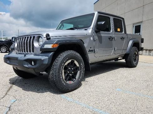 Used 2020 Jeep Gladiator Sport w/ Quick Order Package 24S AWD/4WD image 2
