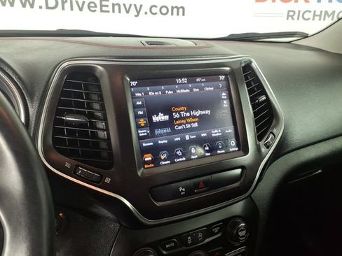 Used 2020 Jeep Cherokee Trailhawk w/ Cold Weather Group AWD/4WD image 21