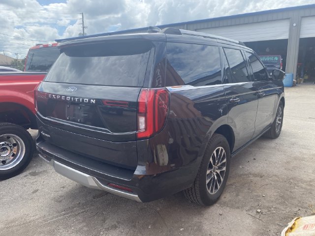 Used 2025 Ford Expedition Platinum AWD/4WD image 4