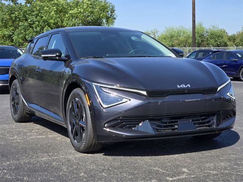 New 2025 Kia EV6 Wind image 2