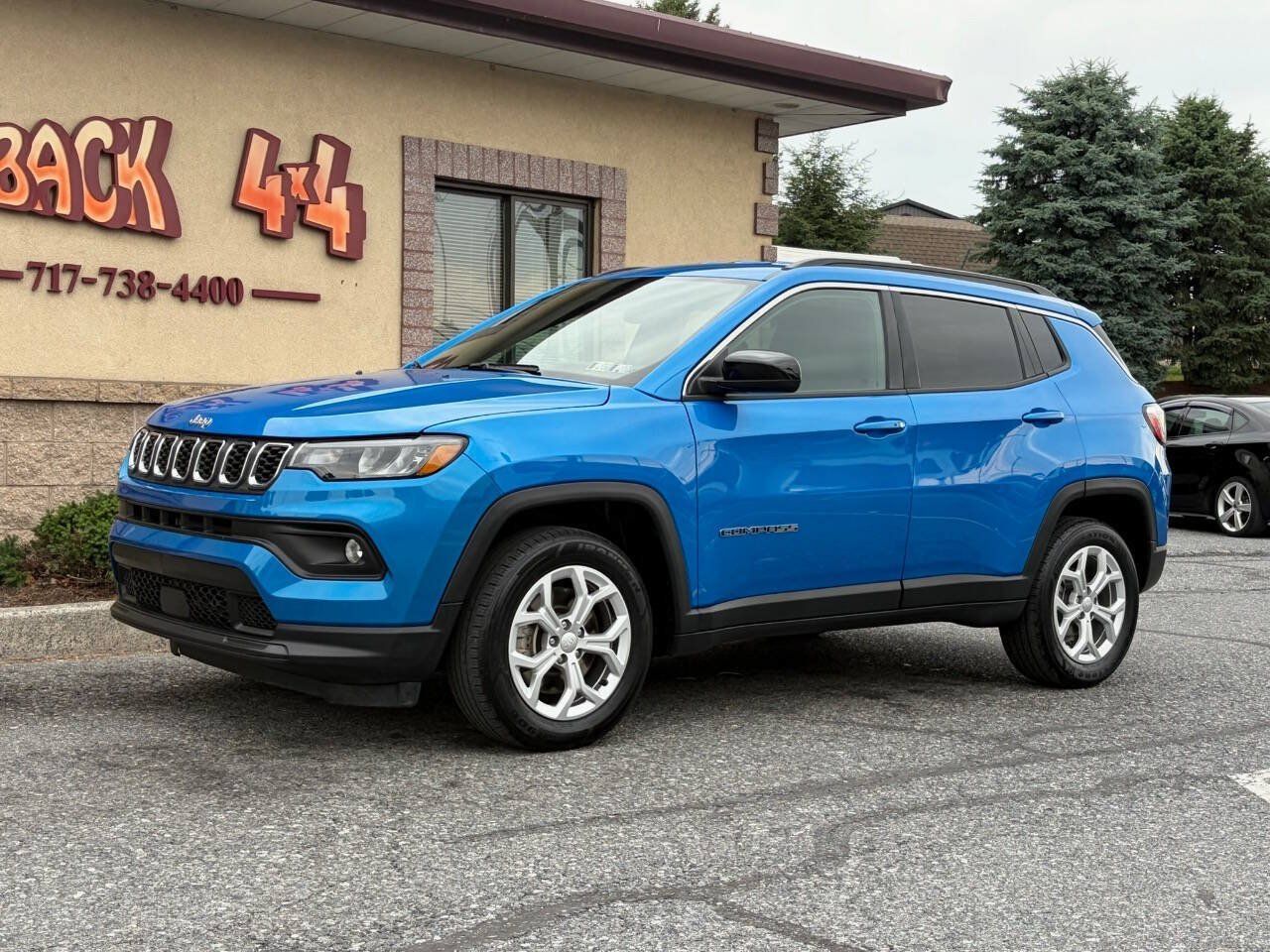 Used 2024 Jeep Compass Latitude AWD/4WD image 3