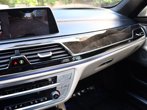 Used 2016 BMW 750i xDrive image 32