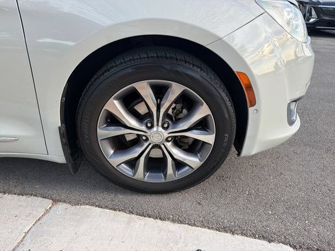 Used 2017 Chrysler Pacifica Limited FWD image 16