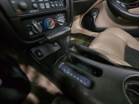 Used 2000 Pontiac Firebird Trans Am RWD image 39