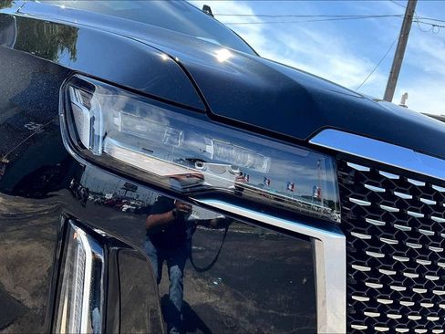 Used 2023 Cadillac Escalade ESV Premium Luxury AWD/4WD image 38