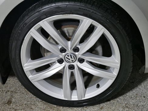 Used 2017 Volkswagen Golf SEL image 15