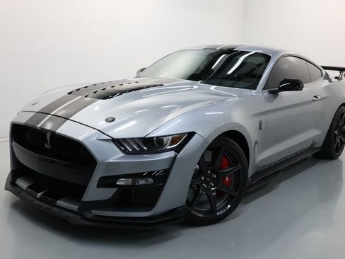 Used 2020 Ford Mustang Shelby GT500 w/ Carbon Fiber Track Pack RWD image 1